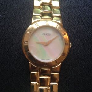 Women's Gucci gold watch